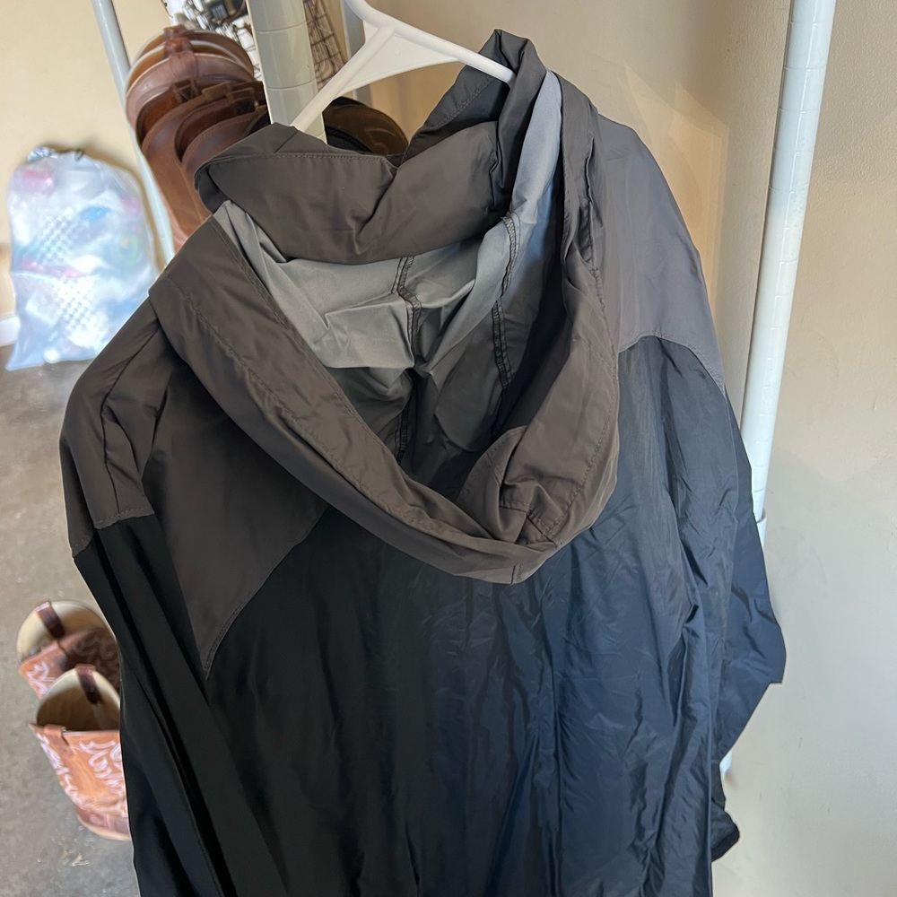 Columbia rain jacket - Picture 2 of 3